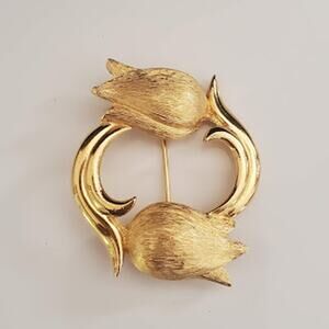 Vintage Monet‎ Brooch Double Entwined Tulip Flower Brushed Gold-Tone 60's Signed